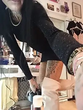 Tannedtattooed69 online show from April 18, 11:15 pm