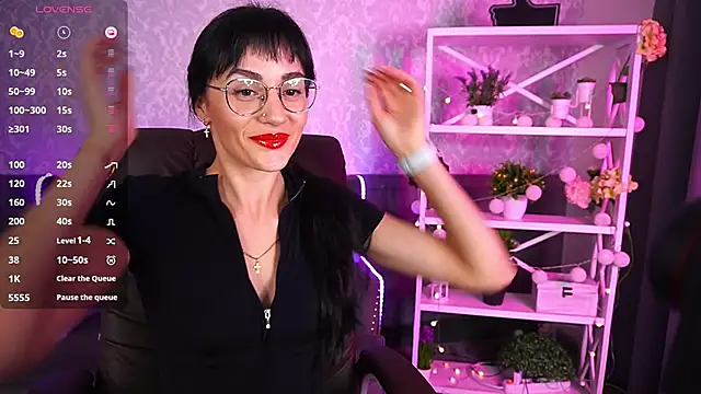 EviLune online show from October 25, 6:21 am