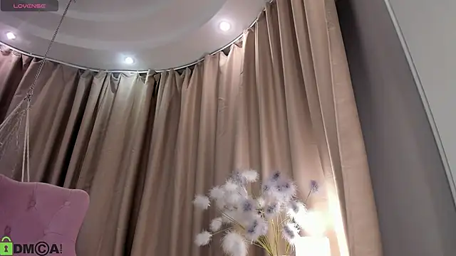 Naomi   Rias online show from October 27, 11:21 pm