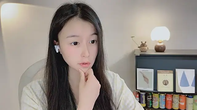 Onechestnut online show from April 14, 1:00 pm