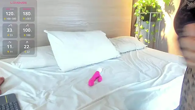 alexamonroe  online show from February 3, 9:51 pm