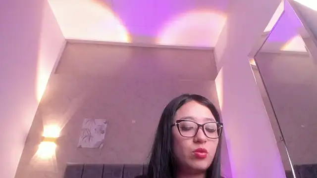 Lunaa bellaa online show from April 13, 7:47 pm