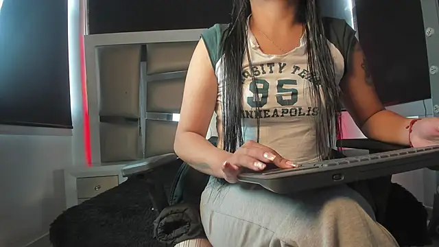 Mia lopez   online show from November 11, 12:46 pm