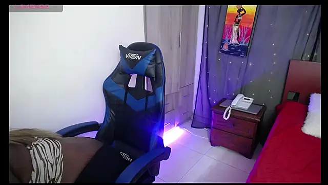 MONIQUE-LAMOUR online show from February 18, 1:27 am