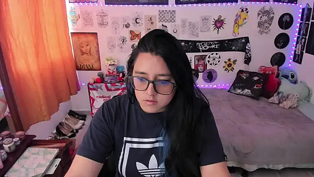 Cherry blush  online show from April 18, 8:31 pm