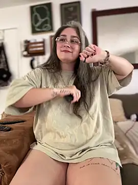 Alix Valentine online show from April 18, 8:31 pm