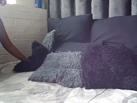 dark honeyx26 online show from November 1, 7:45 am