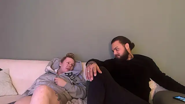 Queenieml online show from November 18, 6:20 pm