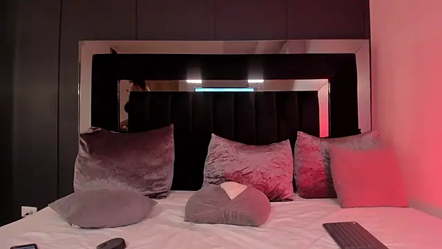 sofiaa brown online show from September 10, 6:02 am