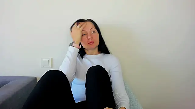 Elle Pearl  online show from September 12, 6:25 am