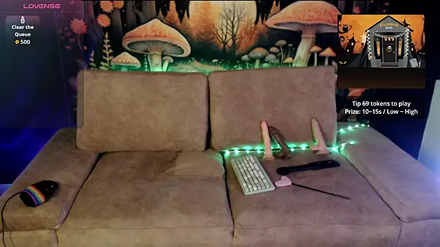 LunaBunny8 online show from October 7, 8:08 am