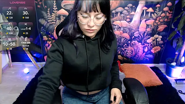 LunaBunny8 online show from November 4, 1:21 am