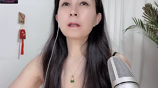 JackieBell online show from September 18, 5:39 am