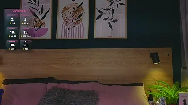 SarahMiler  online show from November 27, 7:50 pm