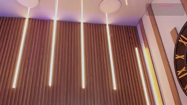 MylaDreams online show from December 19, 3:43 am