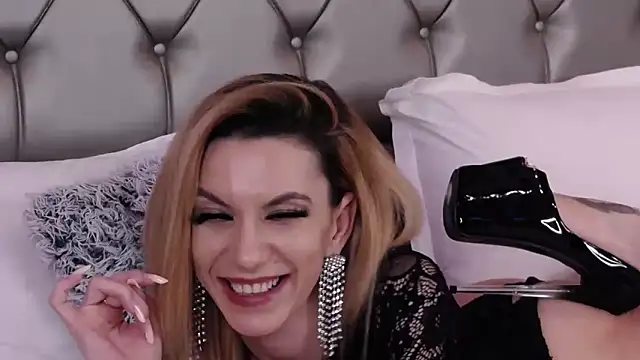 MayaHale online show from April 3, 1:42 pm