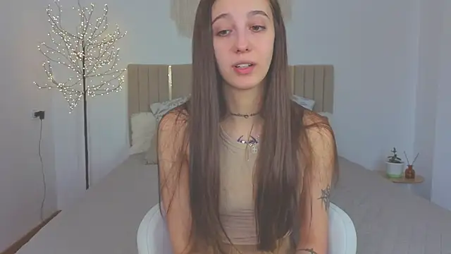 Little cherryy   online show from December 3, 7:55 am