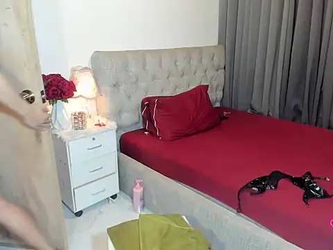 Iamyourbabyalicia online show from February 7, 6:01 pm