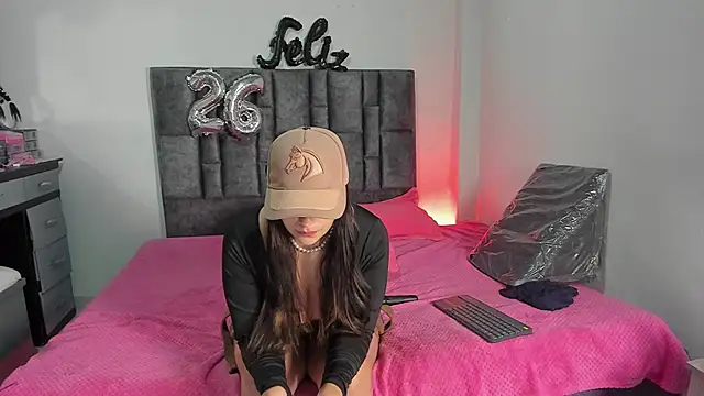 Esmeraldaa- online show from March 9, 7:00 am