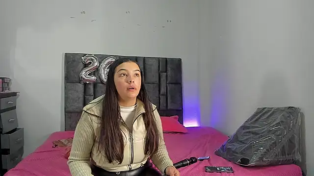 Esmeraldaa- online show from March 28, 9:57 pm