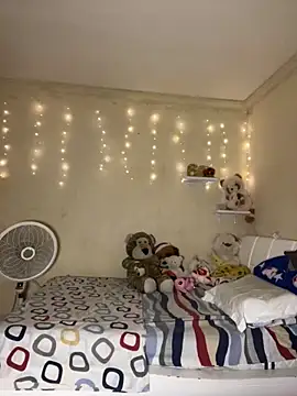 effie castroo online show from November 23, 4:19 pm