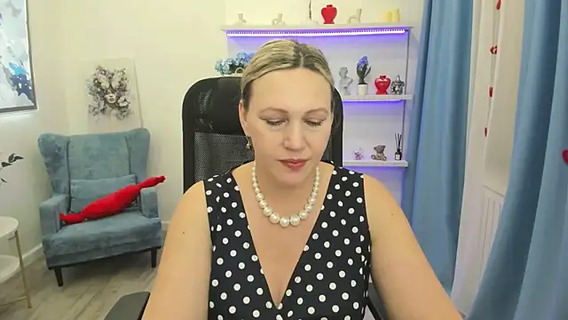 NinaStarle online show from February 18, 1:10 pm