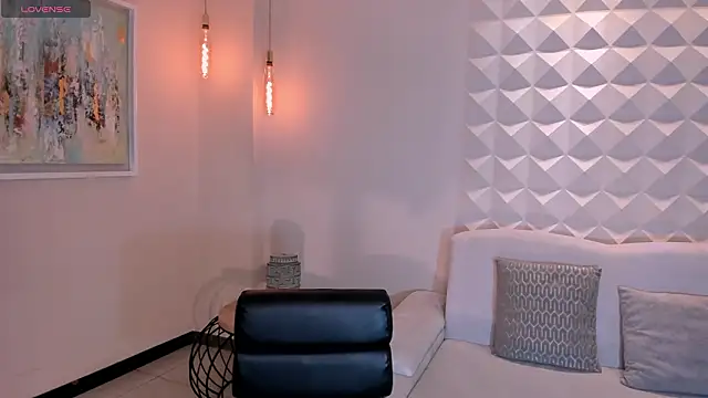 SarahYates online show from March 10, 5:00 am