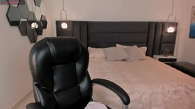 SarahYates online show from November 26, 4:57 am