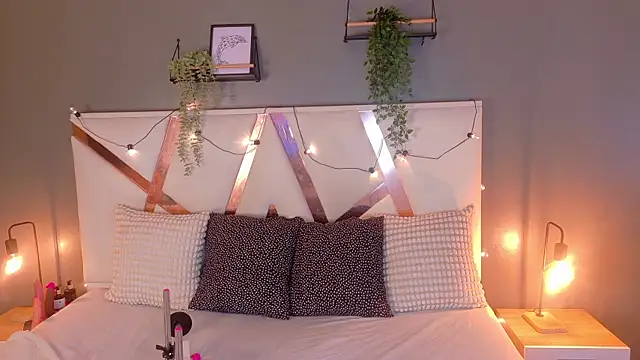 JenaCooper  online show from January 9, 8:02 pm