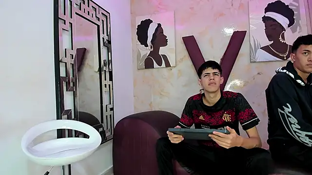 TWINKS FRIENDS online show from February 1, 1:32 pm