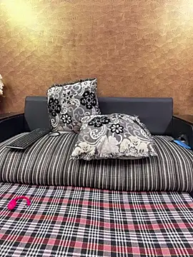 Iampriyaaa15 online show from April 17, 7:10 am