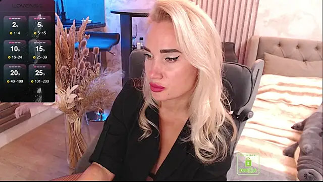 FreeBerryMILF online show from April 13, 8:53 pm