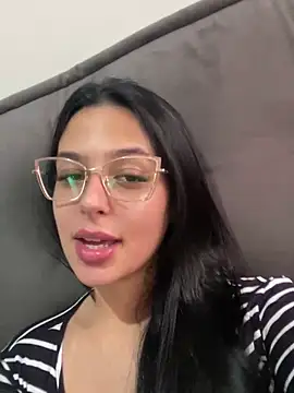 jujuarantes  2025 online show from November 5, 4:34 pm