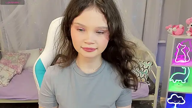 EmilyChaves online show from January 16, 7:04 am