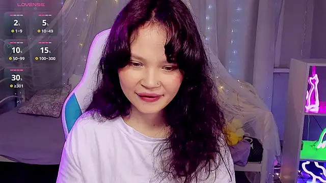 EmilyChaves online show from April 16, 6:14 am