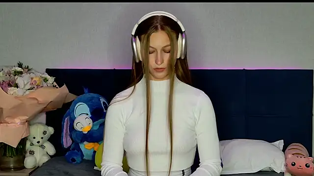 MissEmilyMiller online show from October 13, 5:48 pm