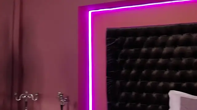 StephanyMillan online show from November 7, 6:52 am