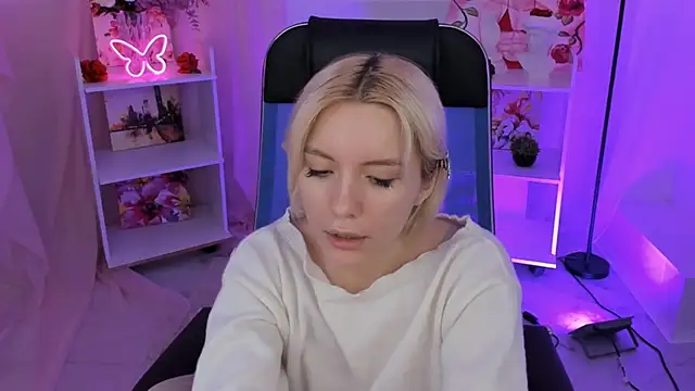 AuroraWrenfield online show from November 10, 10:10 am