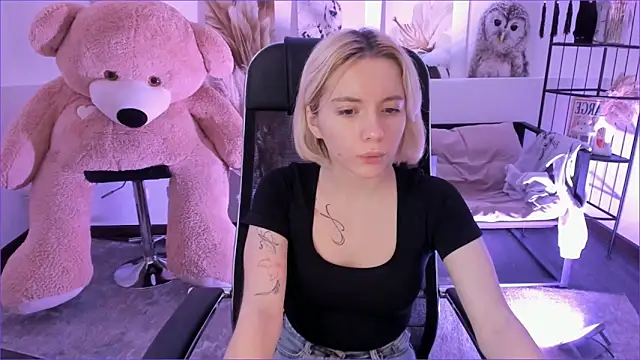 AuroraWrenfield online show from December 2, 4:36 am