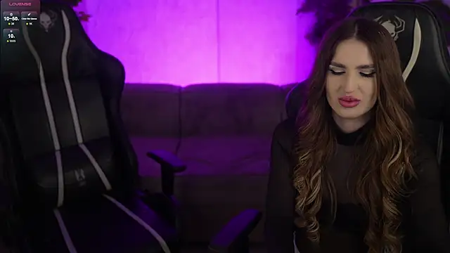 Goldie Flame online show from February 3, 6:22 am