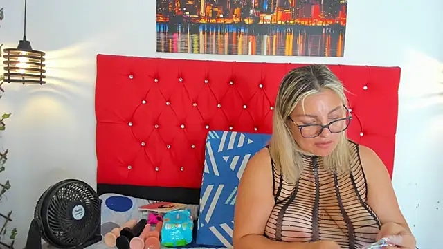 carolinacrus01 online show from October 30, 7:26 pm