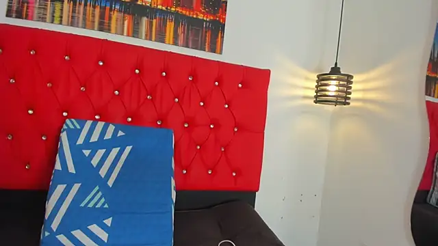 carolinacrus01 online show from November 11, 7:00 pm