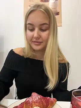 Snapshot of CandyVice chatting on October 30, 5:25 pm CandyVice online show from October 30, 5:25 pm