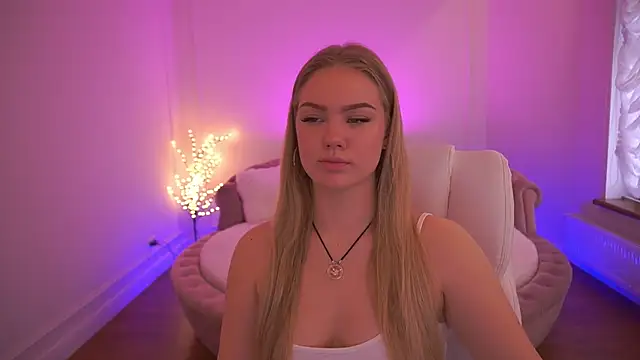 CelesteNoir online show from December 19, 8:28 am