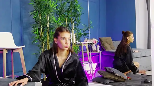 KimmDaviss online show from November 8, 9:47 am