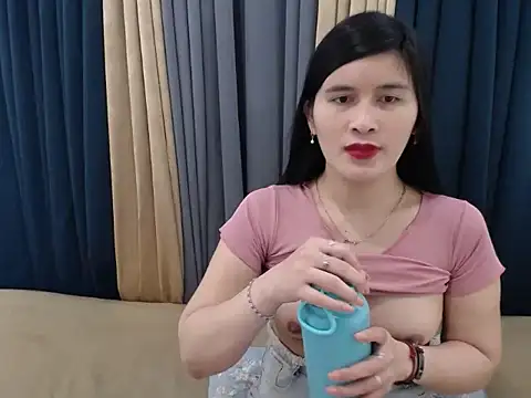 Snapshot of pinay_amaliax chatting on October 23, 12:44 pm pinay amaliax online show from October 23, 12:44 pm