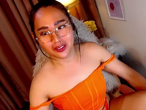 urmidnightcravingsxx online show from April 20, 4:15 am