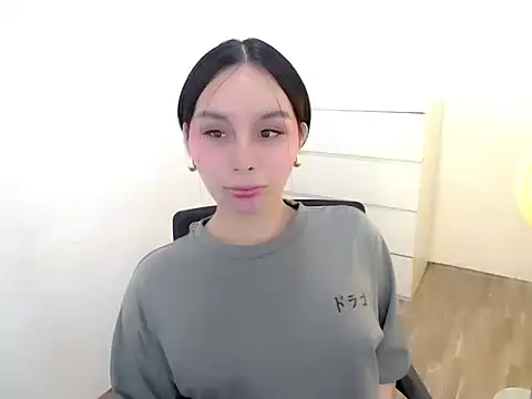 holly tabby online show from September 18, 8:40 pm