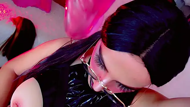 Yareth Rouss  online show from November 27, 6:49 am