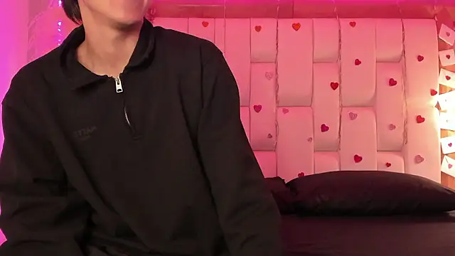 Daphne And Roger online show from February 21, 11:11 am